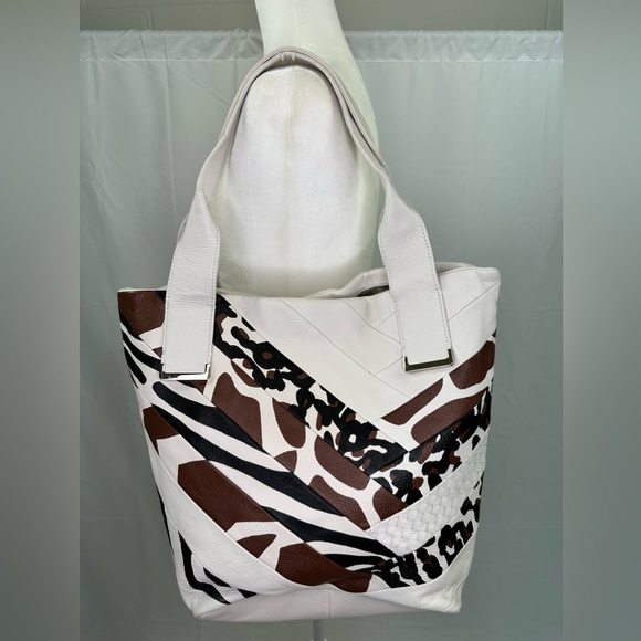 Elliott Lucca Handbags - NWOT Elliott Lucca tote
